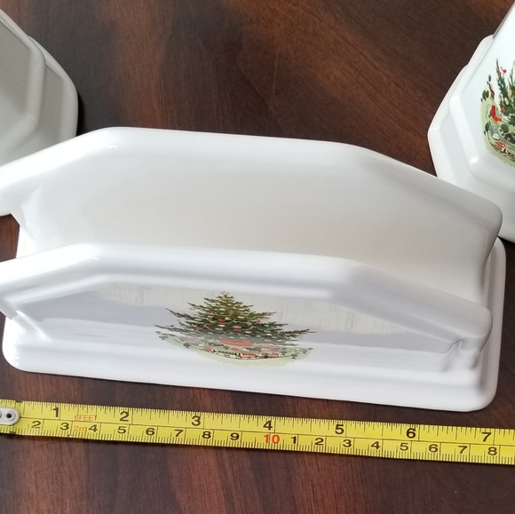 Pfaltzgraff Christmas Salt & Pepper Shakers, with Napkin Holder. OS - Picture 6 of 8